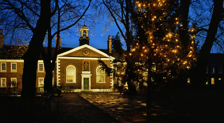 Geffrye Museum || Exhibition: Christmas Past. 400 Years Of Seasonal Traditions In English Homes || until 03.01.2016
